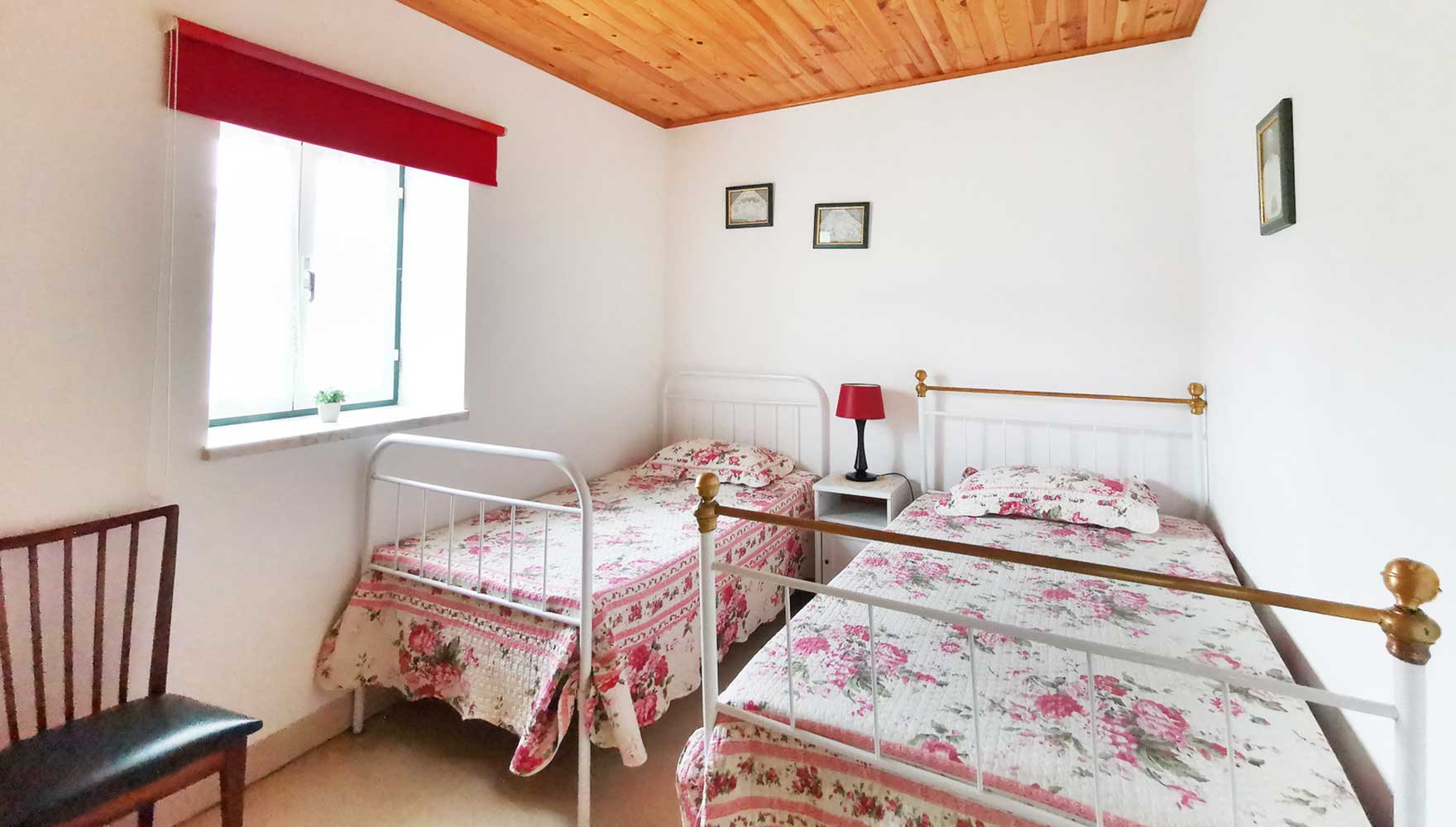 bedroom, two single-beds